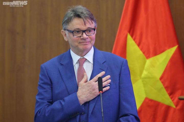 HLV Philippe Troussier trao cơ hội cho Văn Quyết ở đội tuyển Việt Nam? - 2