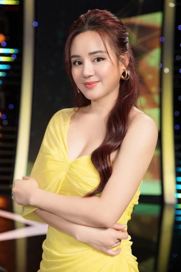 Vy Oanh: Nữ ca sĩ xinh đẹp nhưng nhiều lần vướng thị phi của showbiz Việt